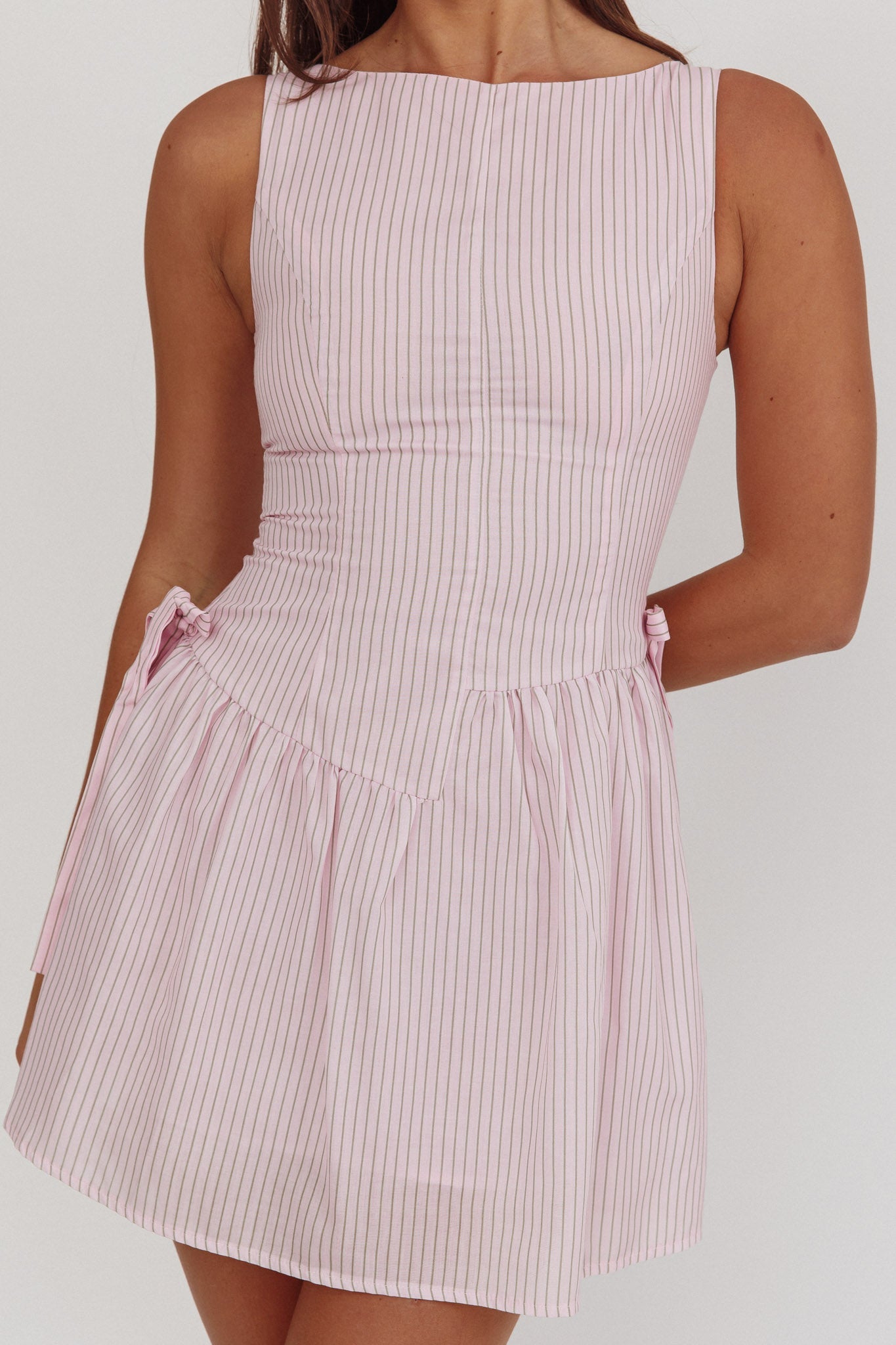 Mini abito a righe con fiocchi in vita Teely Blush