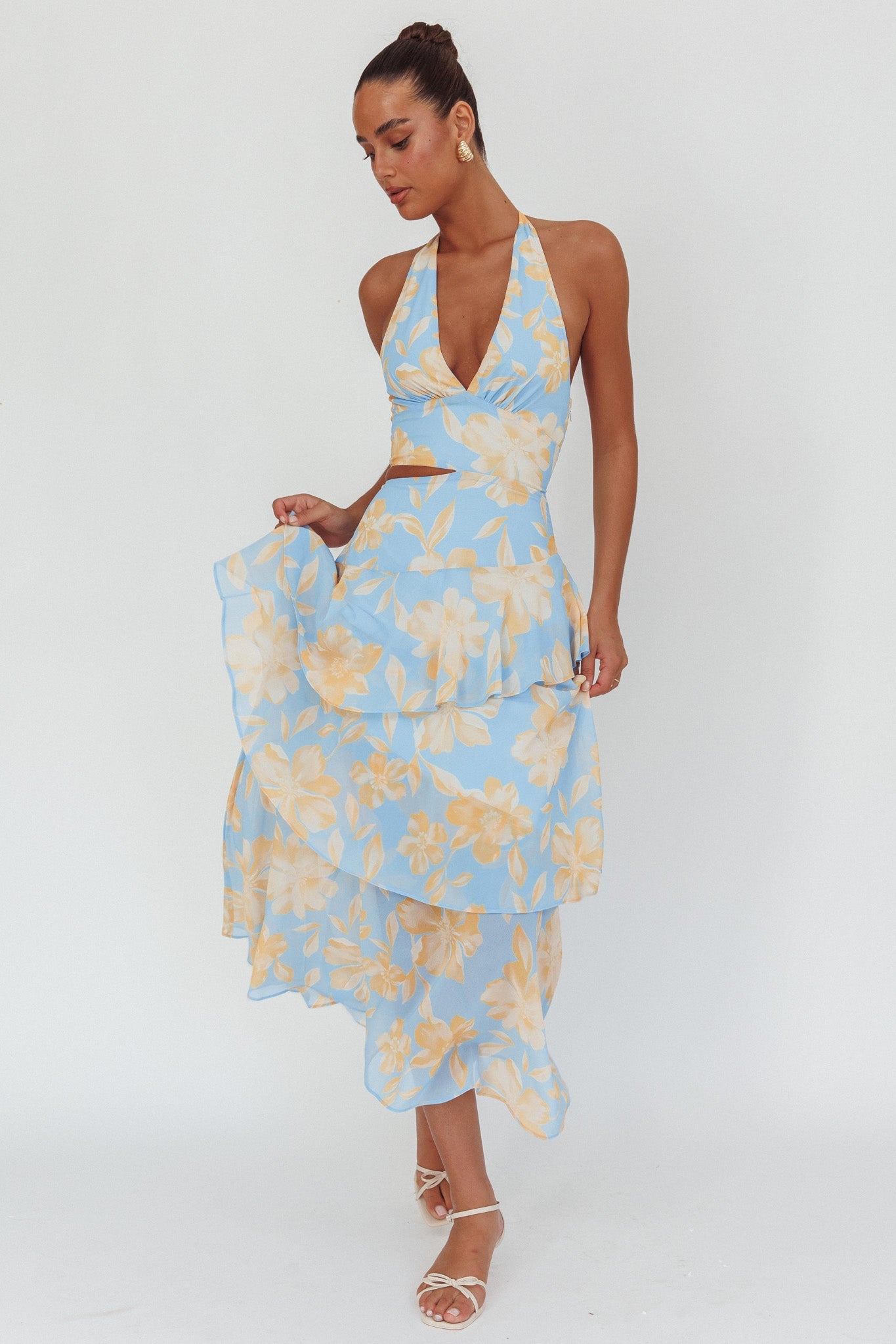 Abito lungo con scollo all'americana e cut-out di Aura Points, blu floreale