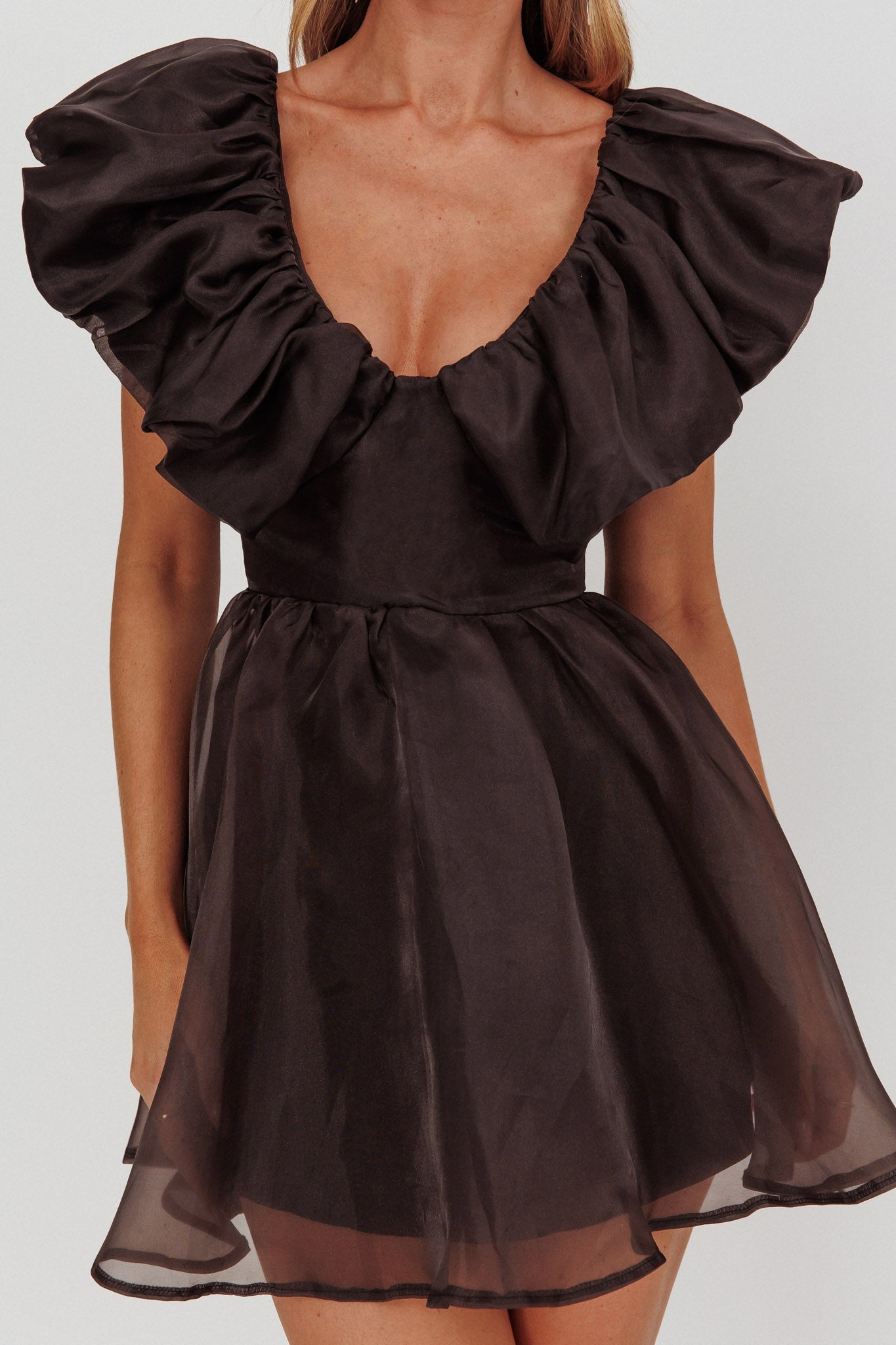 Mini abito nero con scollo a balze Kahlo