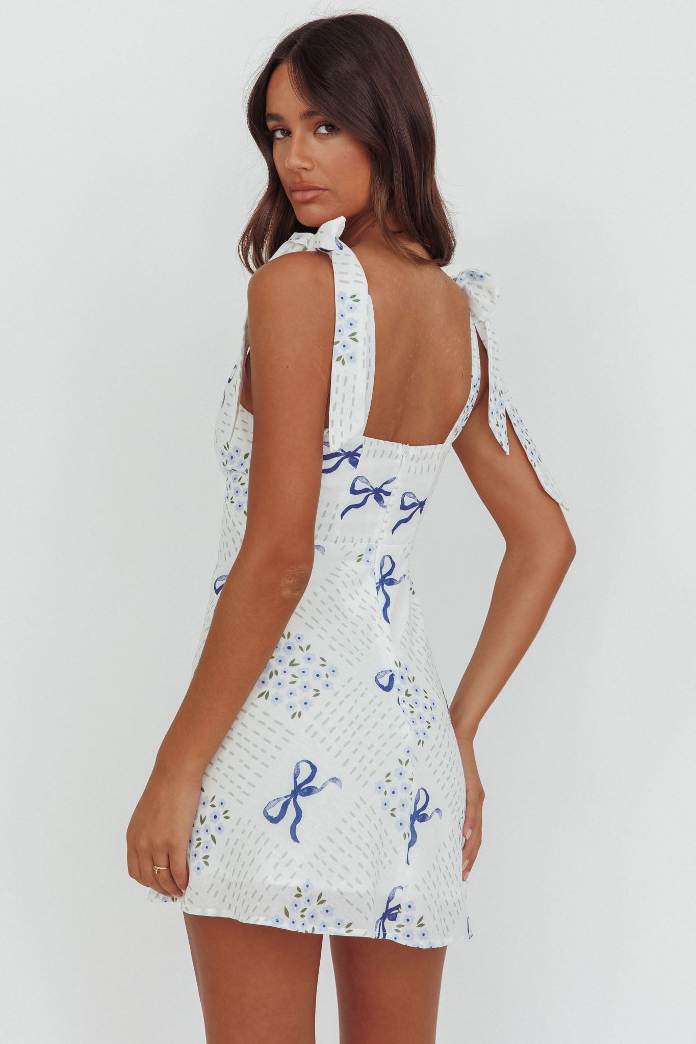Mykonos Morning Mini abito con spalle annodate e fiocchi blu