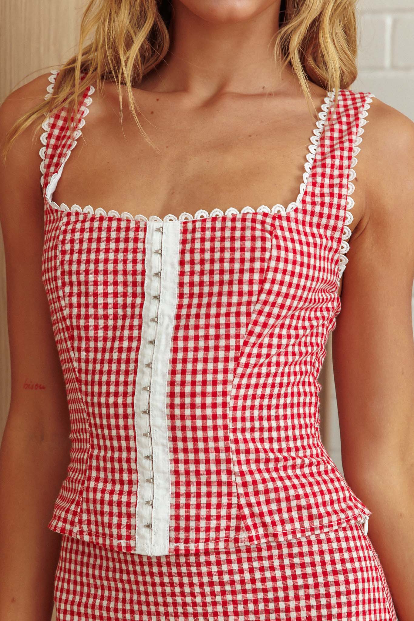 Top in pizzo Summer Cottage a quadri rossi