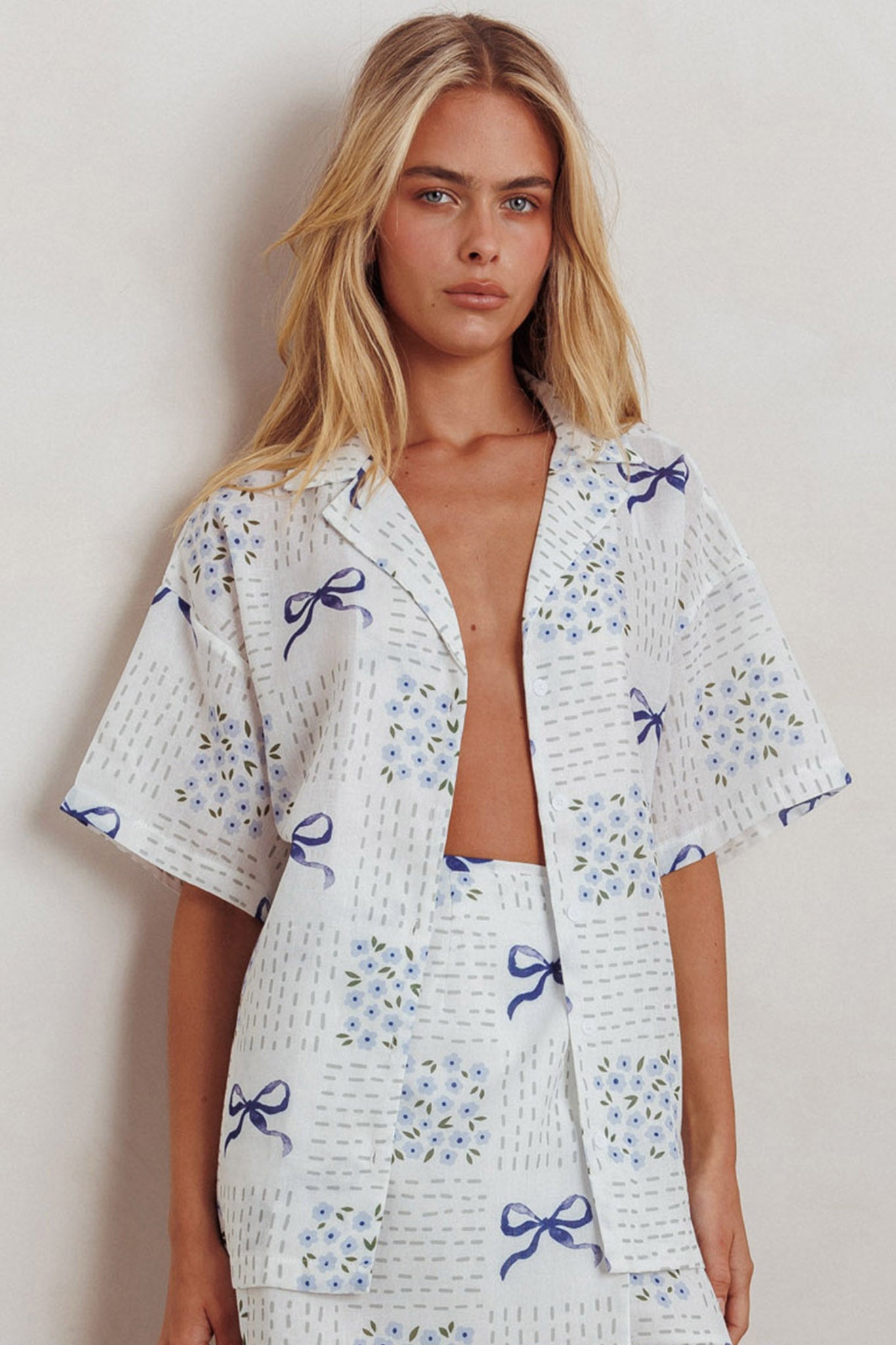 Camicia a maniche corte con bottoni Ithaca e stampa a fiocco blu