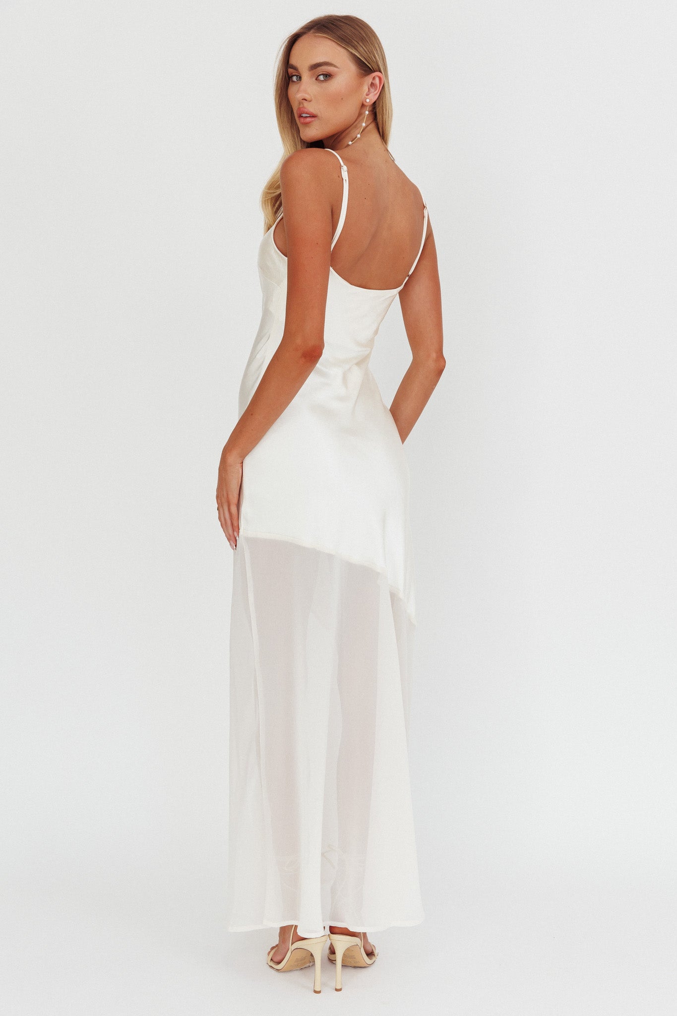 Abito lungo con orlo in chiffon Gilded Dream Ostrica
