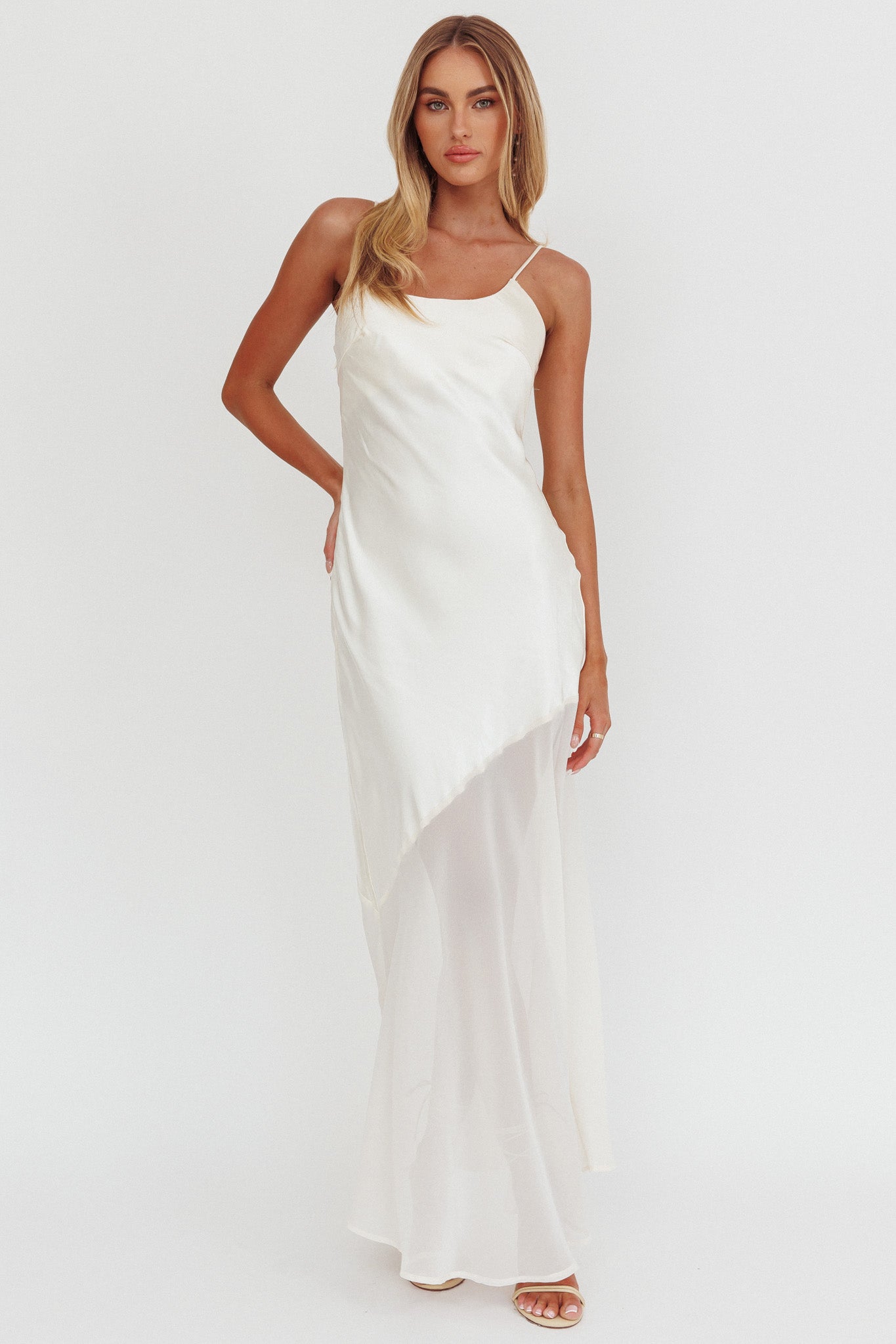 Abito lungo con orlo in chiffon Gilded Dream Ostrica