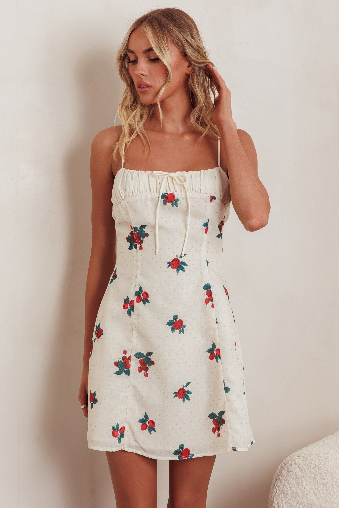 Mini abito con busto arricciato Clara rosa beige