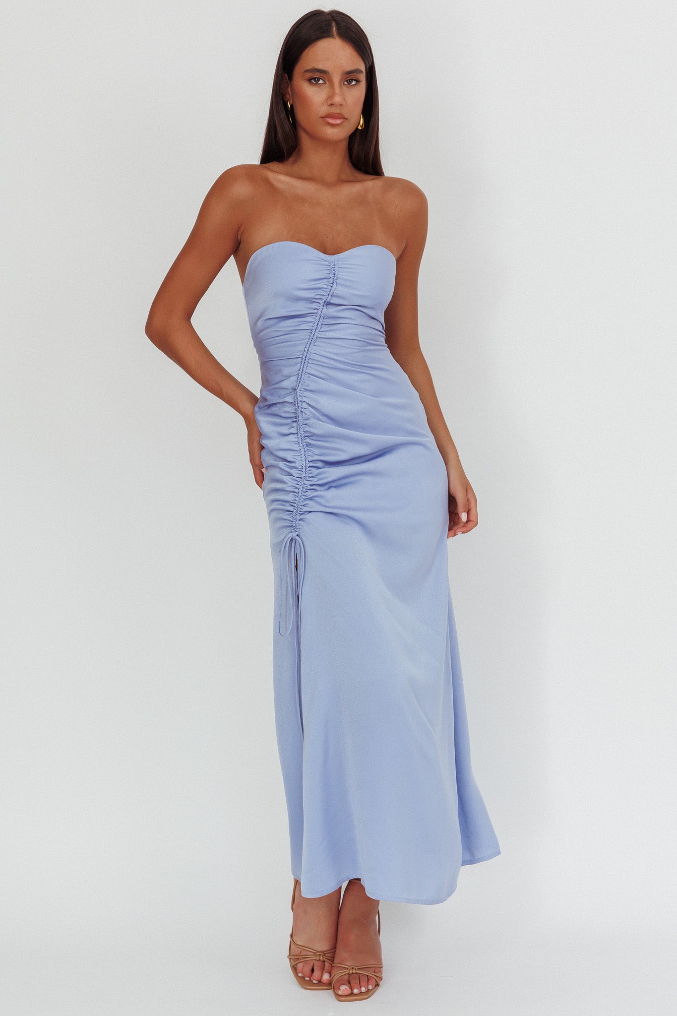 Abito lungo Molinda senza spalline con coulisse e balze blu