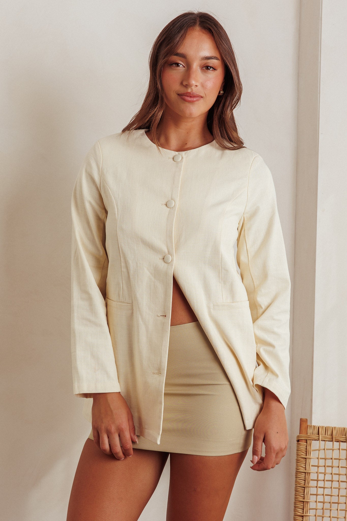 Top strutturato con scollo rotondo Vikki color burro