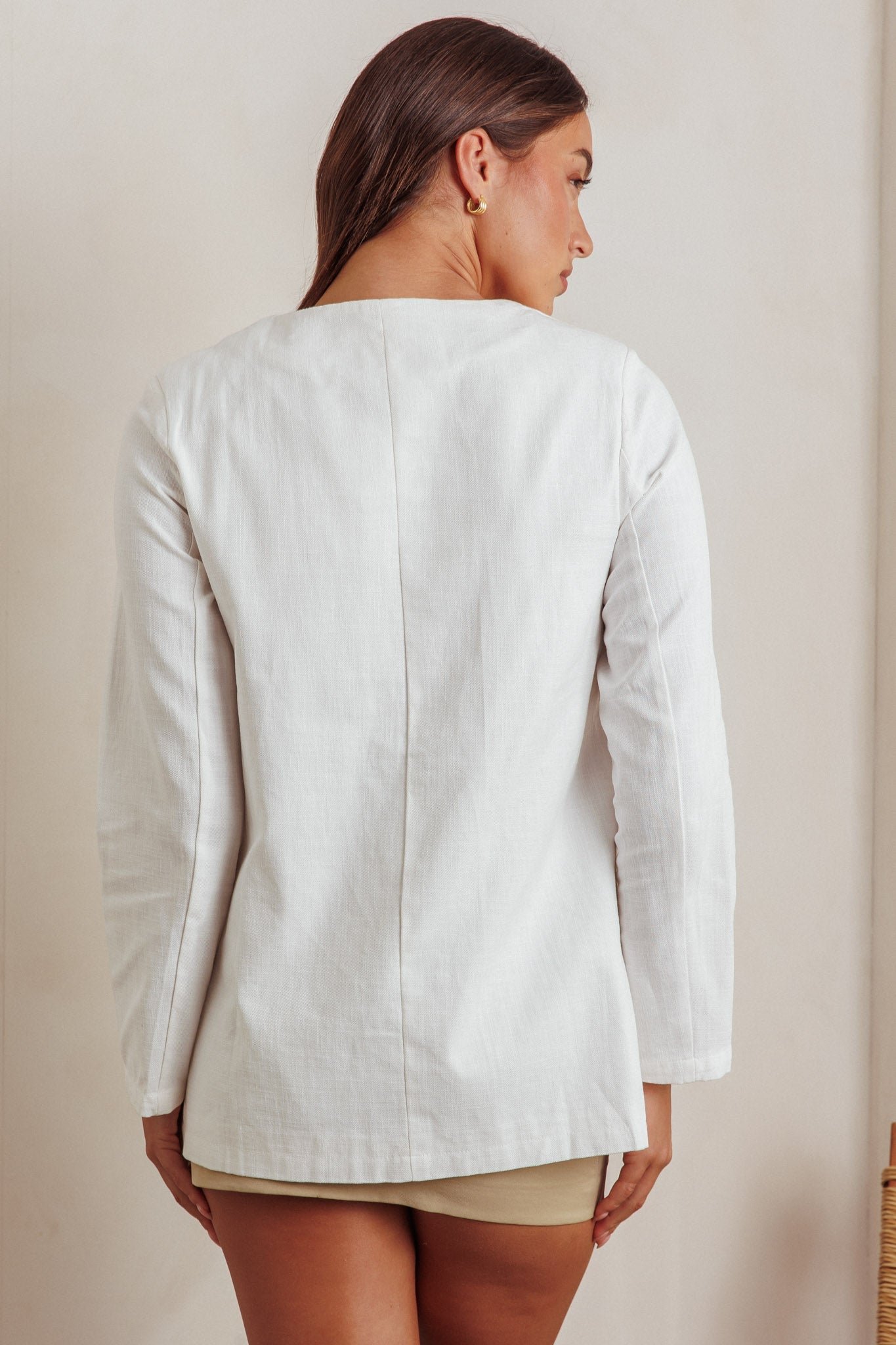 Top strutturato con scollo rotondo Vikki, color crema