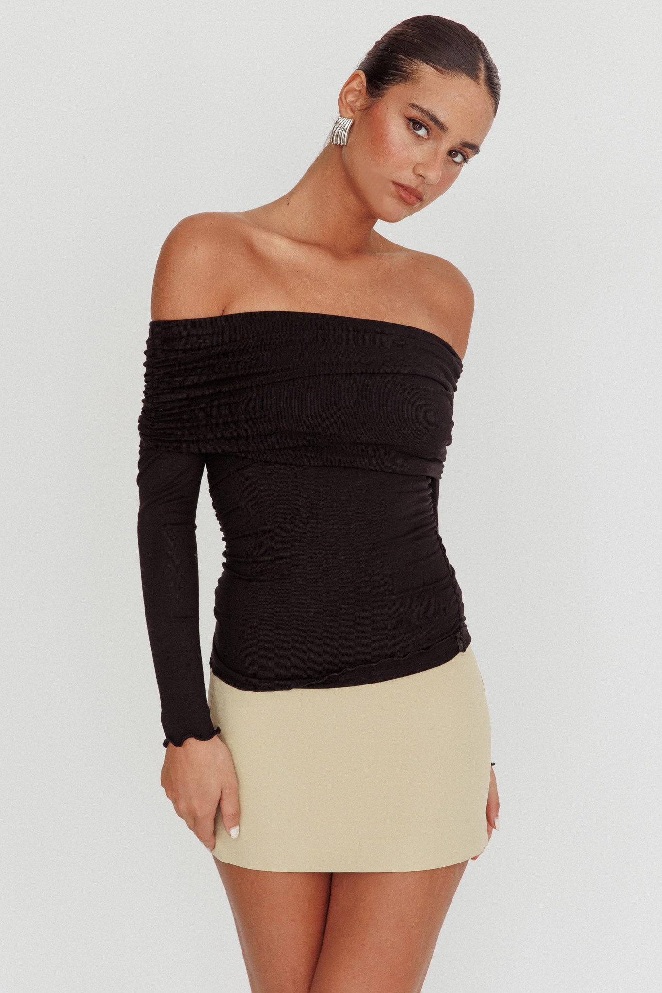 Top a maniche lunghe con spalle scoperte Ricki nero