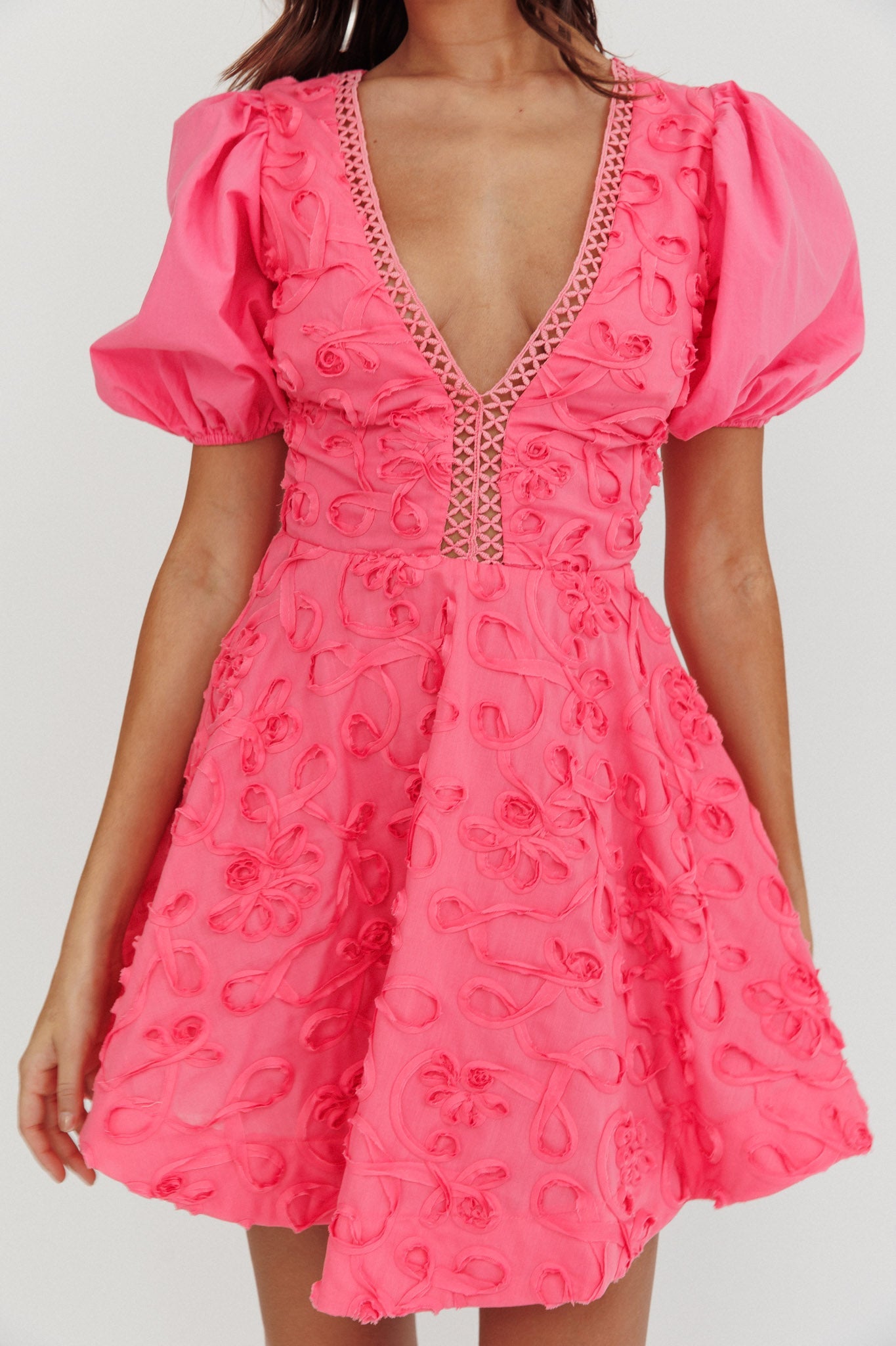 Mini abito con maniche a sbuffo Samsara rosa shocking