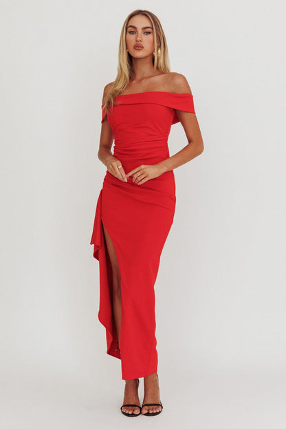 Abito lungo rosso con spalle scoperte e spacchi sulle cosce Cha Cha