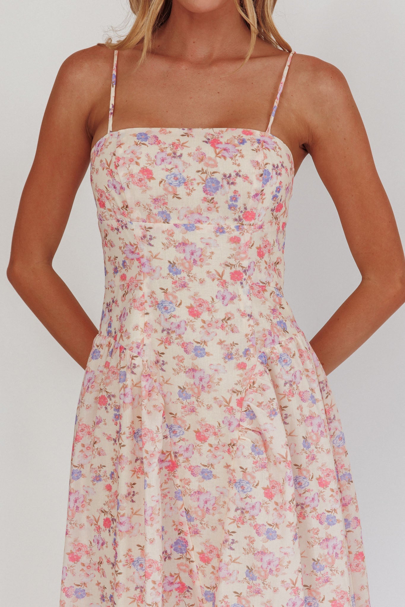 Abito lungo con vita basca Daisy Day floreale blu
