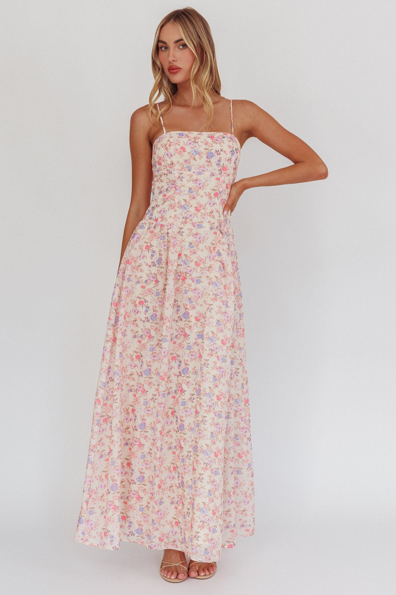 Abito lungo con vita basca Daisy Day floreale blu