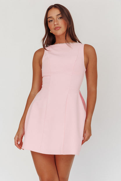 Mini abito oversize con fiocco e finiture in perle opulente rosa