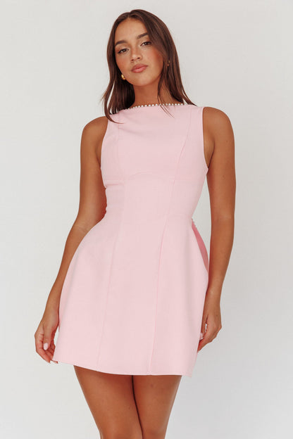 Mini abito oversize con fiocco e finiture in perle opulente rosa