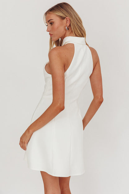 Mini abito bianco con scollo a V e colletto opulento