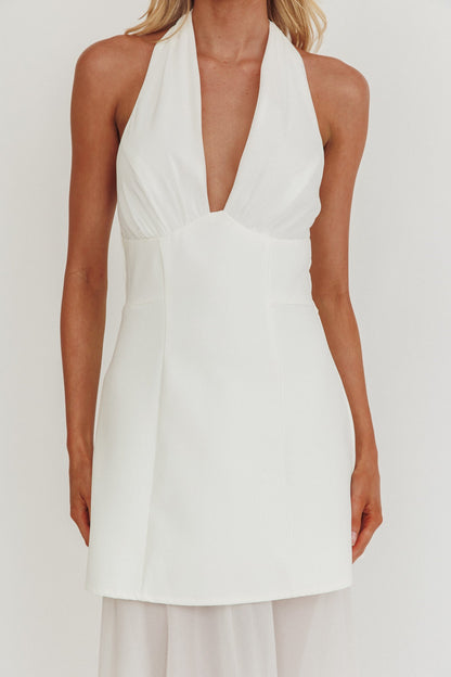 Opulento abito lungo a strati con scollo all'americana bianco