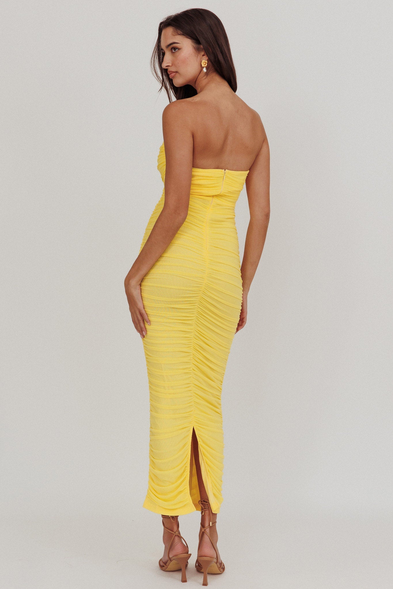 Abito lungo in rete arricciata senza spalline Midwest color limone