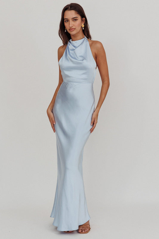 Abito lungo con spalline e scollo all'americana e perle Gelato blu