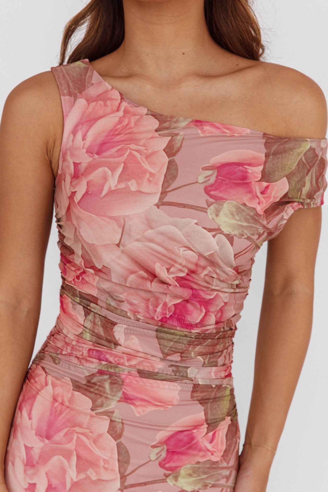 Abito lungo con scollo asimmetrico Moonlit Magic Floral Blush
