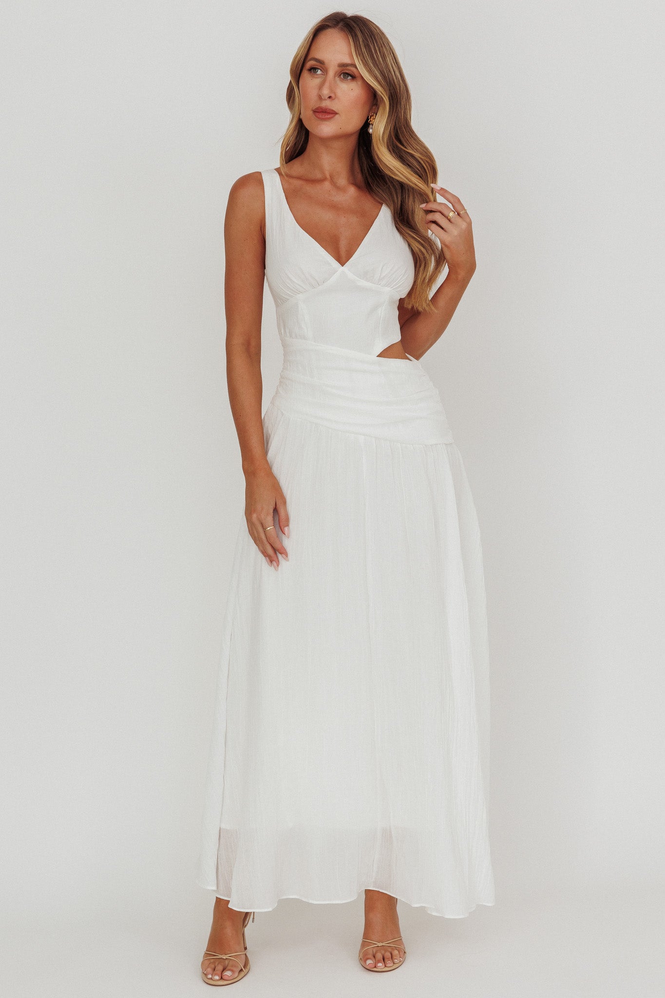 Abito lungo bianco con scollo a V e spacco sul davanti First Dates