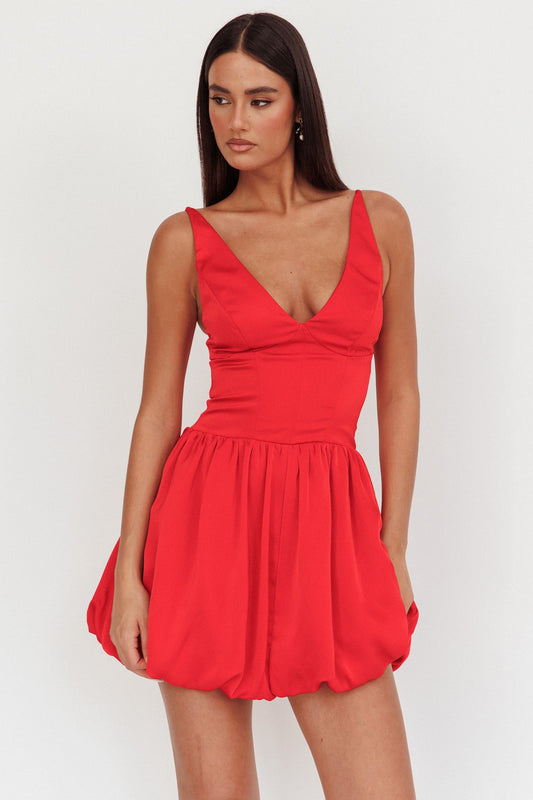 Mini abito rosso con gonna a palloncino accattivante