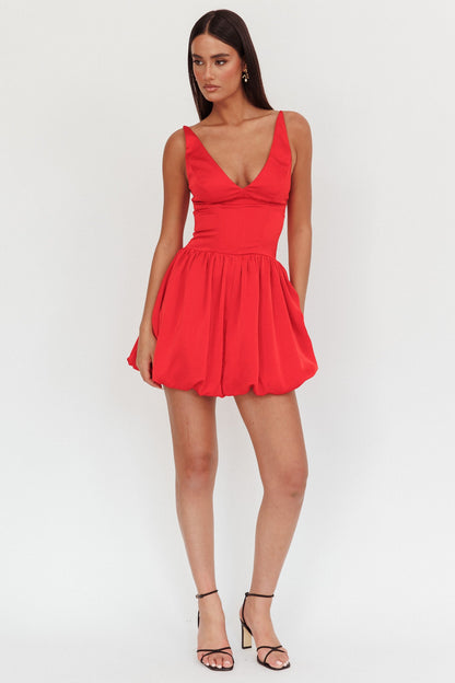 Mini abito rosso con gonna a palloncino accattivante
