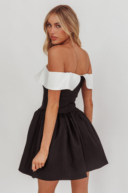 Grace Kelly Mini abito nero con spalle scoperte a contrasto