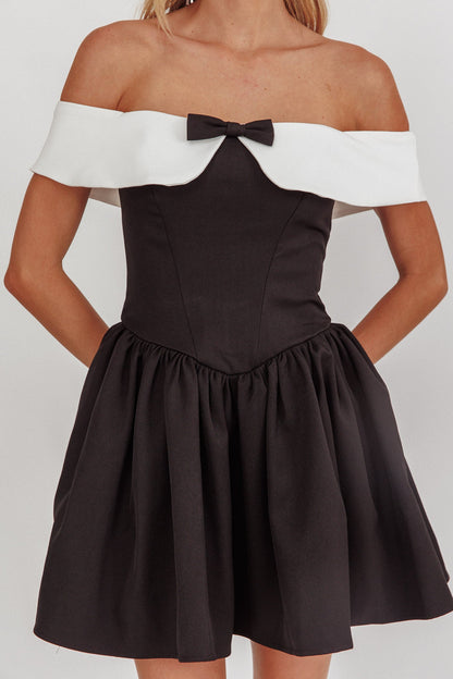 Grace Kelly Mini abito nero con spalle scoperte a contrasto