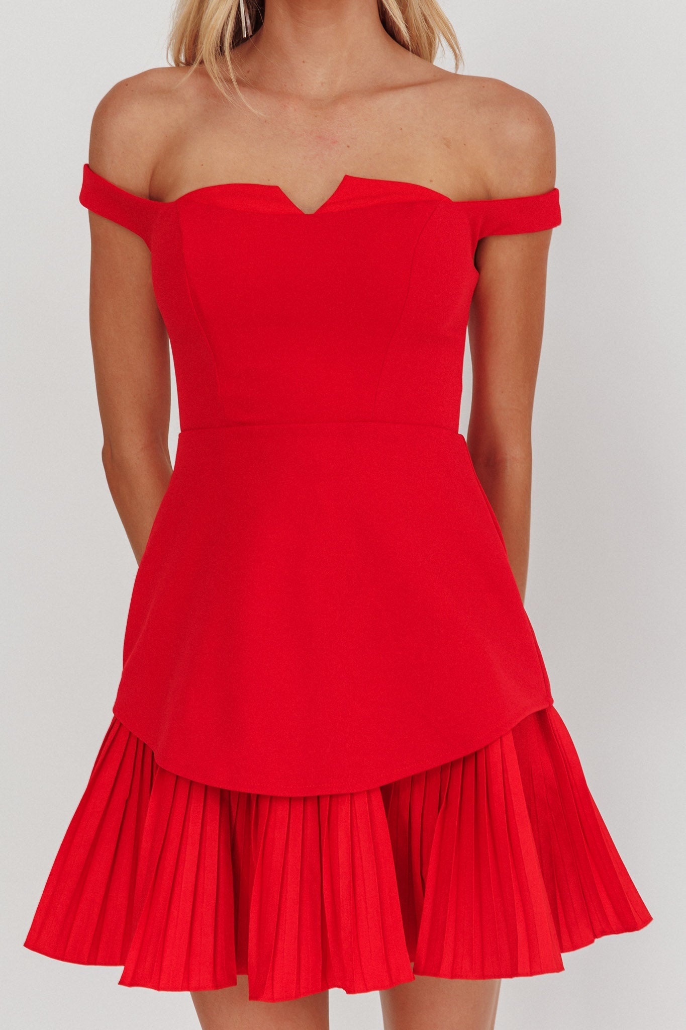Mini abito rosso con orlo plissettato Devoted Love