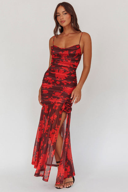 Abito lungo in rete arricciata Stole The Show con stampa floreale rossa
