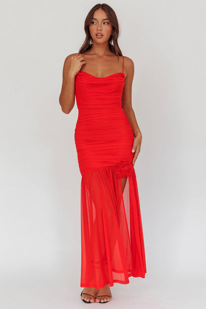 Abito lungo in rete arricciata rosso "Stole The Show"
