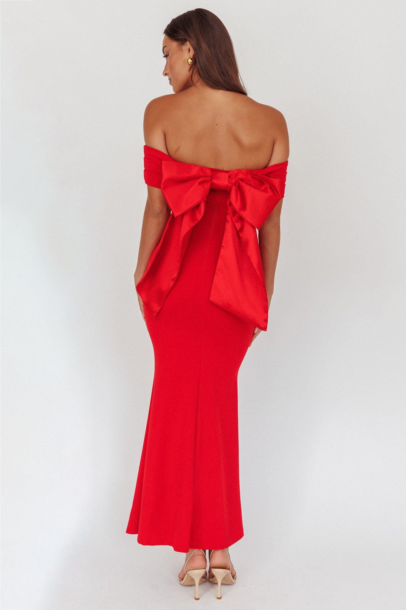 Abito lungo rosso con fiocco sulla schiena di Dancing Queens