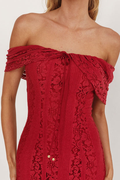 Abito lungo in pizzo color vino con spalle scoperte Enigma