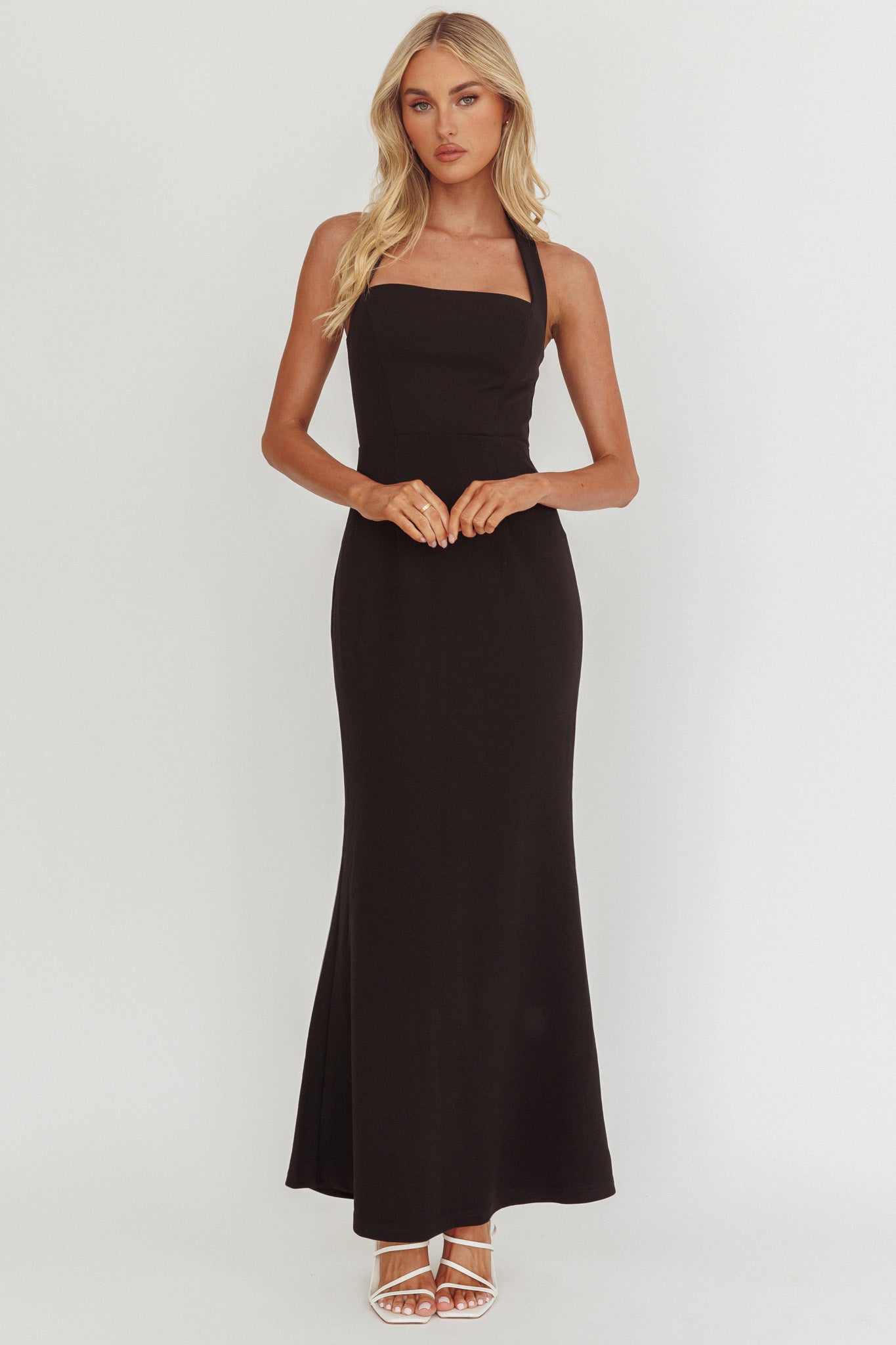 Abito lungo nero con scollo quadrato e scollo all'americana Shellie
