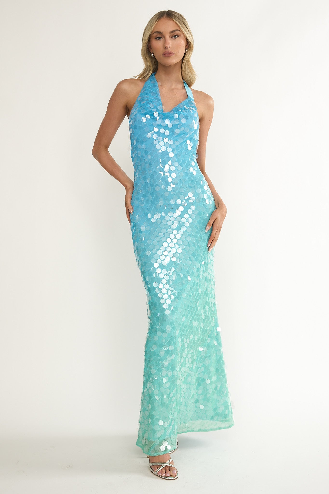 Abito lungo con paillettes e scollo all'americana asimmetrico Kirralee, blu e multicolore