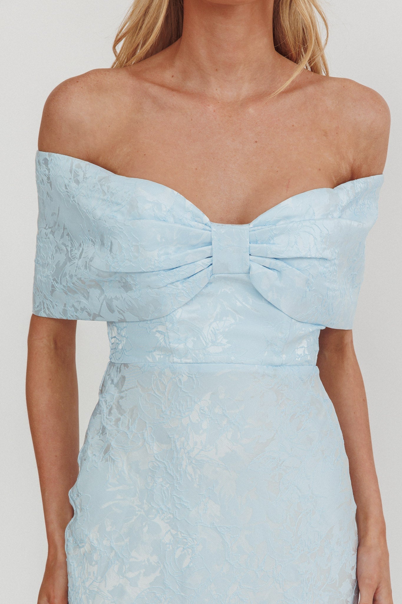 Abito lungo in jacquard con spalle scoperte Fairytales blu