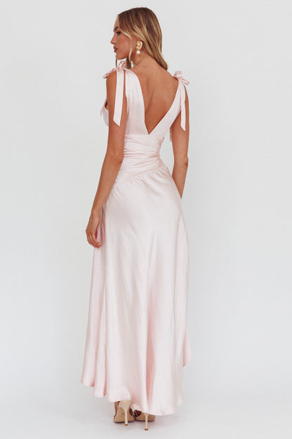 Abito Aquila con spalle annodate e orlo asimmetrico Blush