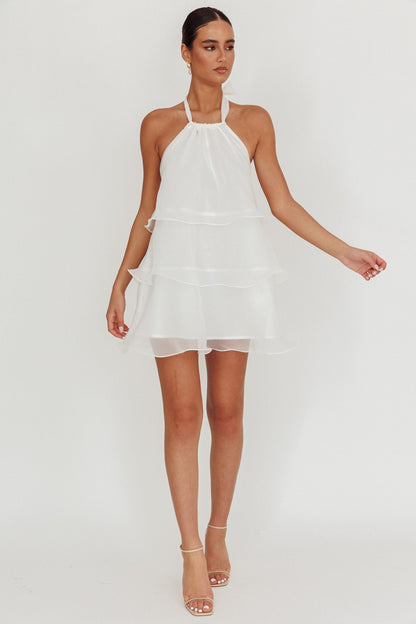Mini abito bianco con scollo all'americana e balze a tulipano
