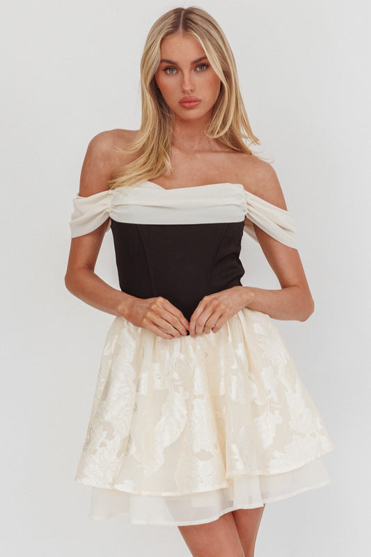 Lussuoso mini abito con spalle scoperte nero/crema