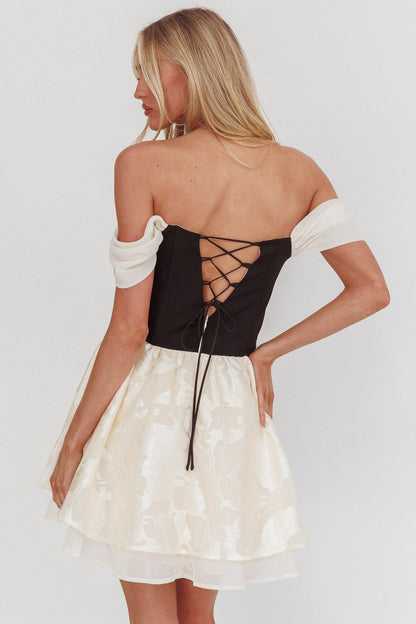 Lussuoso mini abito con spalle scoperte nero/crema