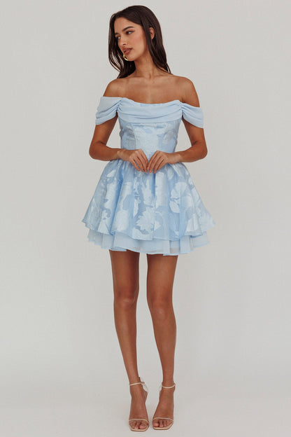 Lussuoso mini abito blu con spalle scoperte