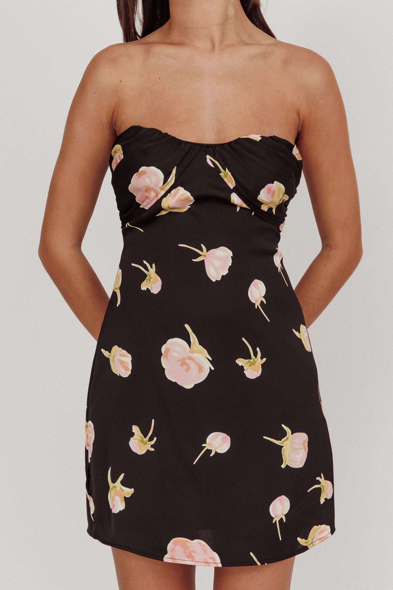 Sian Mini abito senza spalline con scollo a cuore e fiori neri