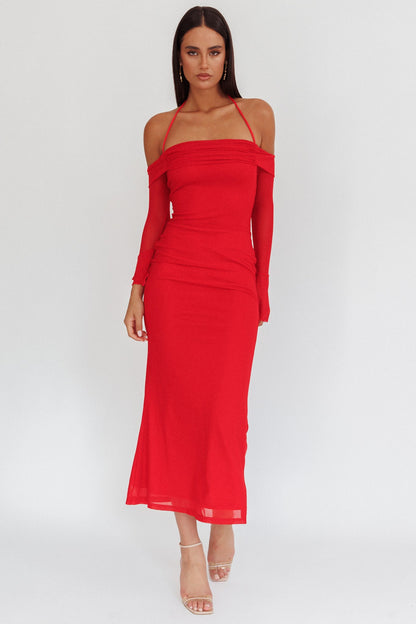 Abito lungo rosso con scollo all'americana e spalle scoperte "Numbers Game"