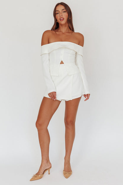 Pantaloncini Adalis a vita alta con incrocio sul davanti, bianco sporco