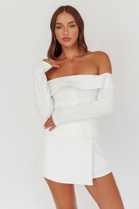 Top a maniche lunghe con spalle scoperte Adalis bianco sporco