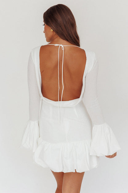 Promise Bubble Hem Mini abito bianco con schiena scoperta