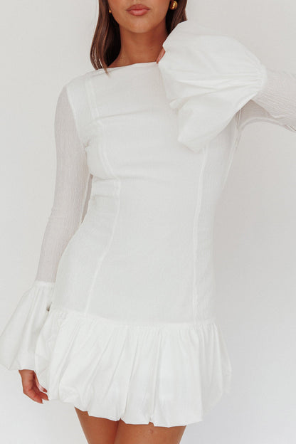Promise Bubble Hem Mini abito bianco con schiena scoperta