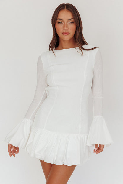 Promise Bubble Hem Mini abito bianco con schiena scoperta