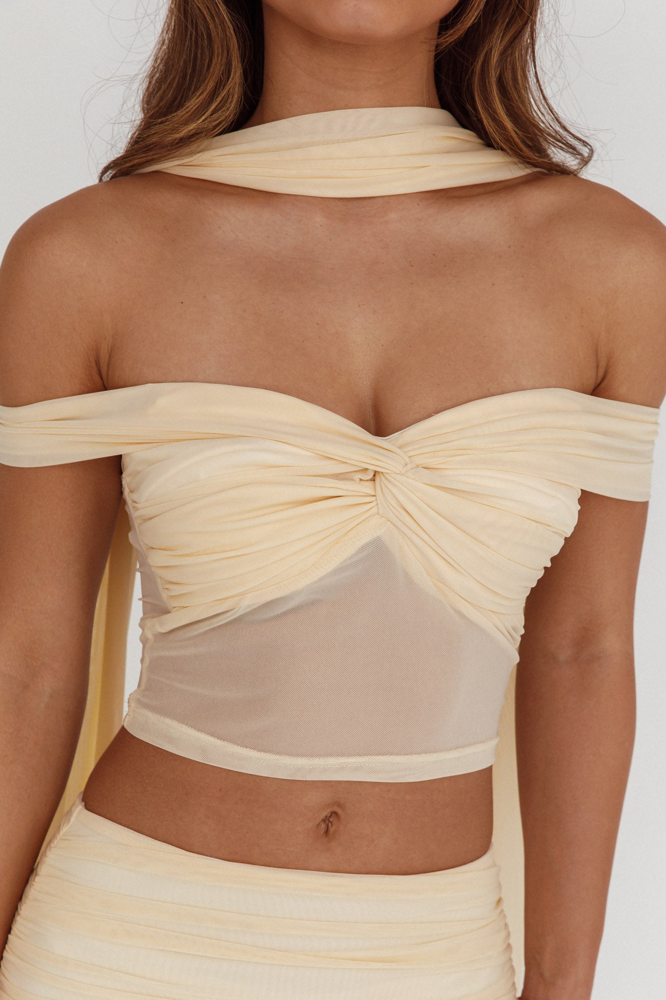 Top corto con spalle scoperte All The Lights, color crema